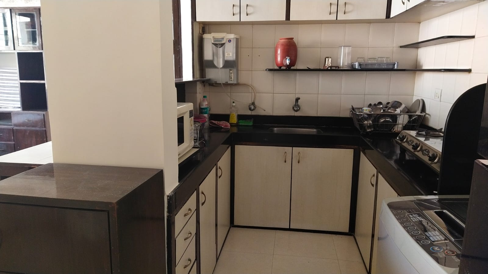2 BHK Semi Furnished in Sunita Apartment , Peddar Road